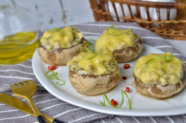 Шампиньоны фаршированные курицей и сыром в духовке