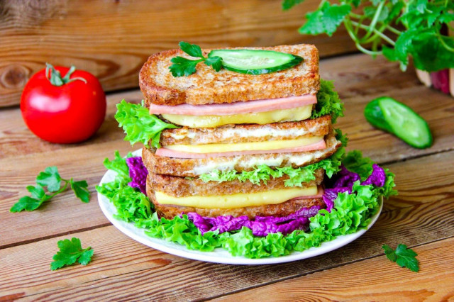 Бутерброди на сковороді з ковбасою і сиром рецепт з фото покроково і відео 