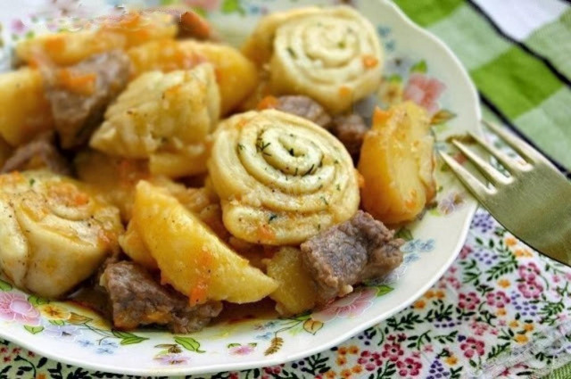 Нудлі з м'ясом і картоплею по українськи рецепт з фото покроково 