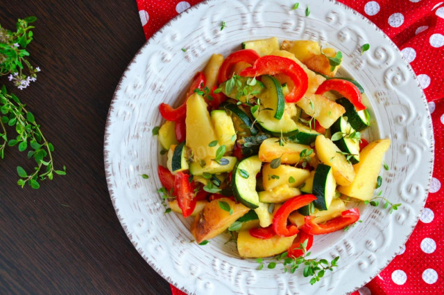 Тушковані кабачки з овочами і картоплею і 15 схожих рецептів: відео, фото, калорійність, відгуки 