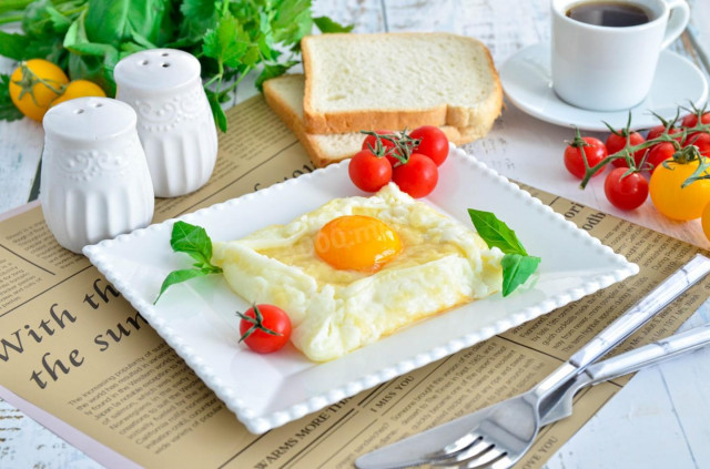 Сніданок з яєць і сиру на сковороді рецепт з фото покроково і відео 