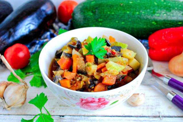 Тушковані овочі з баклажанами і кабачками рецепт з фото покроково 