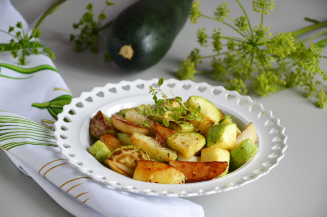 Картопля з кабачками на сковороді рецепт з фото покроково і відео 