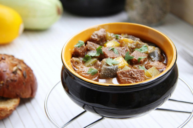 М'ясо з баклажанами і кабачками рецепт з фото покроково 
