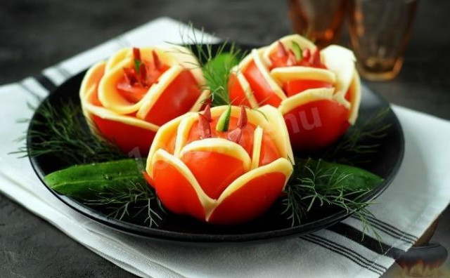 Закуска Букет троянд з помідорів на 8 березня рецепт з фото покроково 