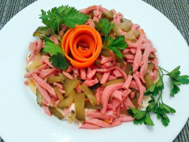Салат Обжорка з ковбасою рецепт з фото покроково 