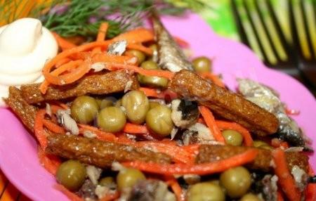 Салат корейська морквина шпроти сухарики рецепт з фото покроково 