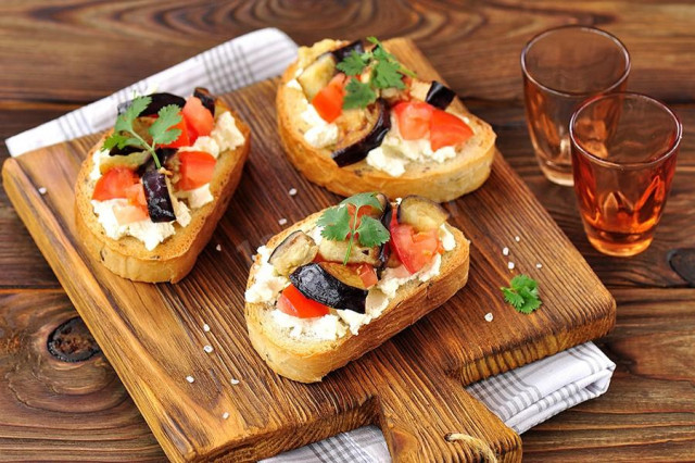 Бутерброди з баклажанами і помідорами рецепт з фото 
