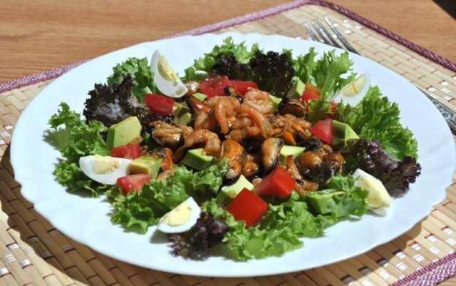 Салат з мідіями і креветками рецепт з фото покроково 