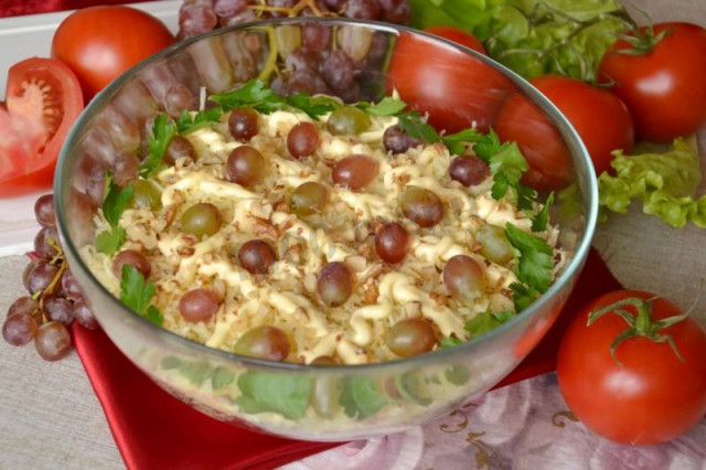 Листковий салат з баклажан з куркою і помідорами рецепт з фото 