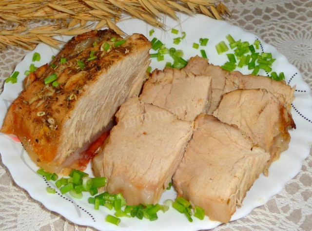 М'ясо з розмарином запечене в духовці рецепт з фото 