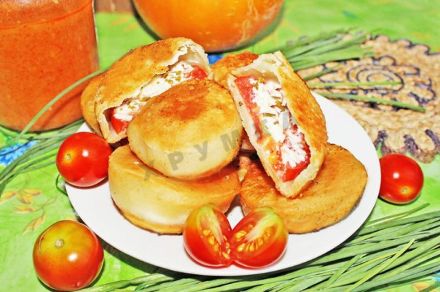 Пиріжки бомбочки з помідорами і сиром рецепт з фото покроково 