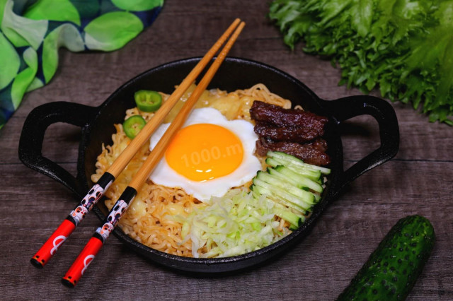 Гостра корейська локшина з яловичиною овочами і яйцем рецепт з фото покроково 