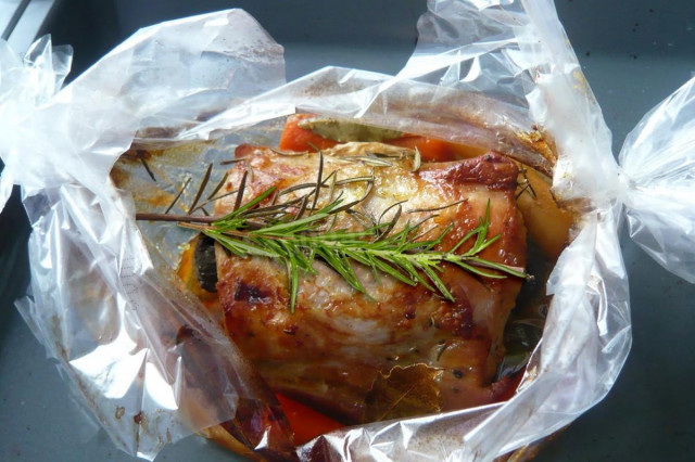 Карбонат свинячий в рукаві в духовці рецепт з фото 
