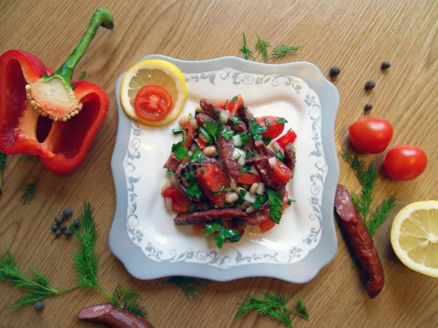 Салат з мисливськими ковбасками і квасолею рецепт з фото 