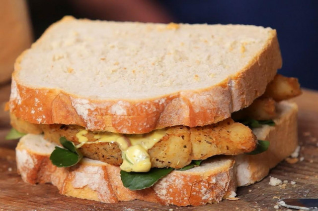 Бутерброди з масляною рибою рецепт з фото 