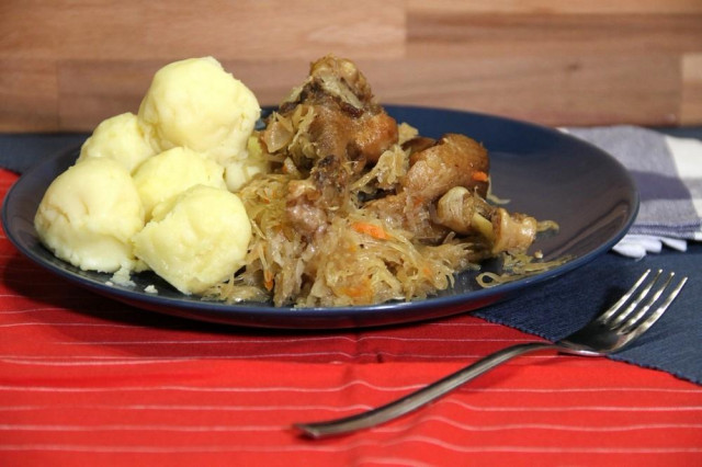Kraut mit Fuzher качка з тушкованою капустою і картоплею рецепт з фото і відео 