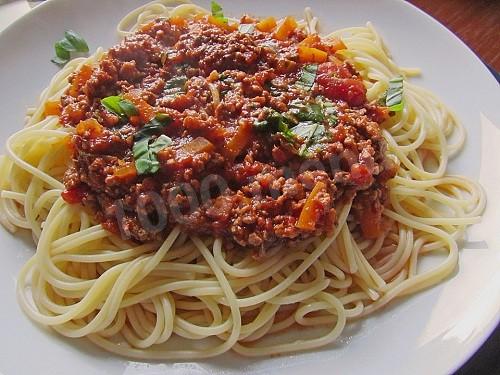 М'ясне рагу Болоньєзе для спагетті та іншої пасти рецепт з фото покроково і відео 