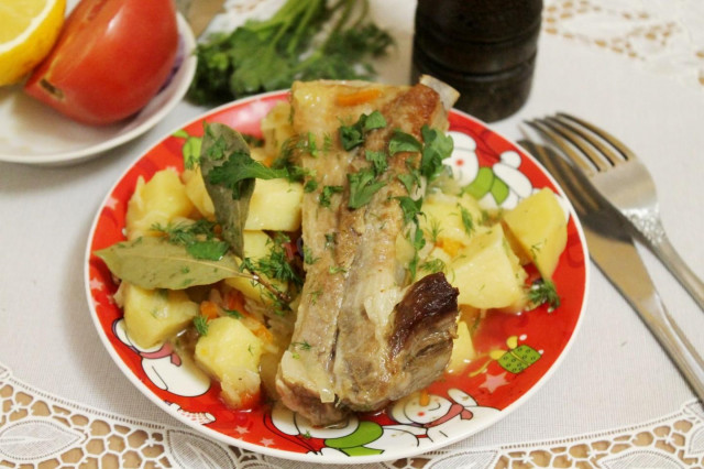 Свинячі реберця з болгарським перцем і картоплею тушковані рецепт з фото покроково 