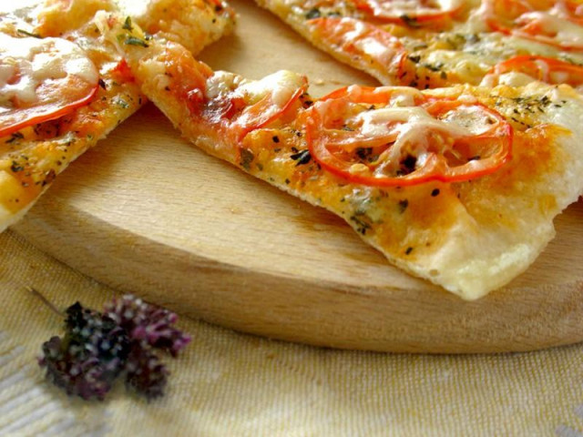 Дріжджова піца на сковороді за 10 хвилин рецепт з фото 