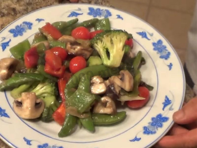 Вок з овочами і грибами рецепт з фото покроково і відео 
