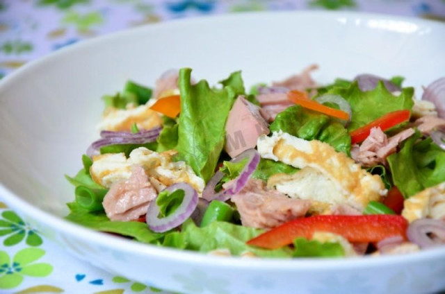 Салат з тунцем зеленою квасолею і омлетом рецепт з фото покроково 