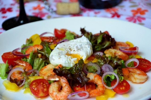 Салат з креветками черрі і яйцем пашот рецепт з фото покроково 