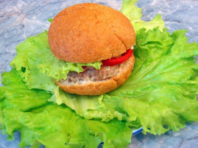 Чізбургер з котлетою і овочами рецепт з фото покроково 