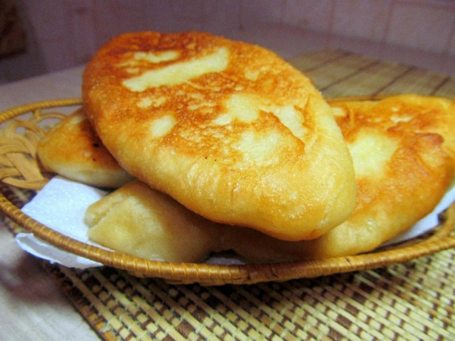 Смажені дріжджові пиріжки з тіста на картопляному відварі рецепт з фото покроково і відео 