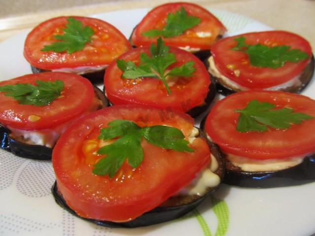 Смажені баклажани з помідорами башточкою рецепт з фото покроково 