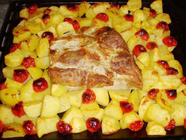 Свинина на картоплі з гірчицею майонезом часником рецепт з фото покроково 