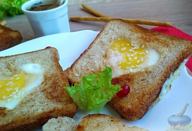 Романтичний сніданок з яйцем і хлібом рецепт з фото покроково 