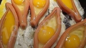 Човники з сосисок з яйцем рецепт з фото 