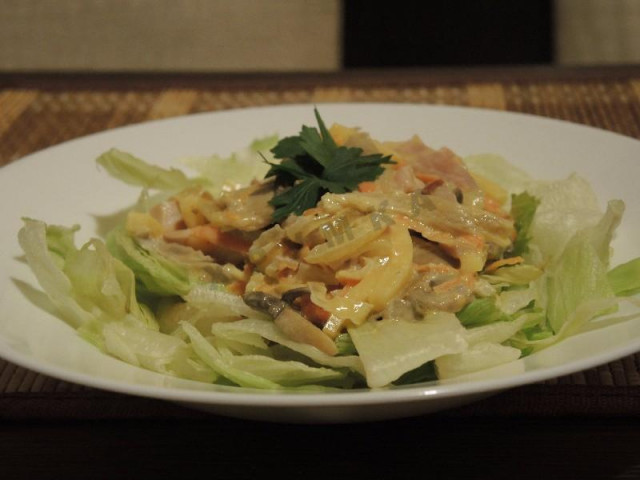 Салат з копченим стегенцем і грибами рецепт з фото покроково 