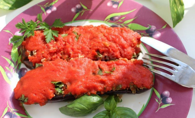 Баклажани з відвареним м'ясом в томатному соусі рецепт з фото покроково 