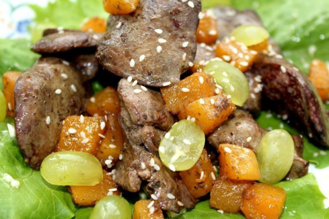 Теплий осінній салат з курячою печінкою і гарбузом рецепт з фото покроково 