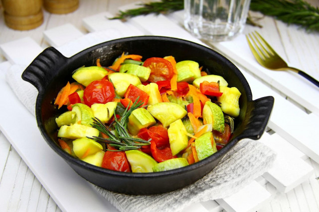 Кабачки тушковані з овочами на сковороді рецепт з фото покроково і відео 