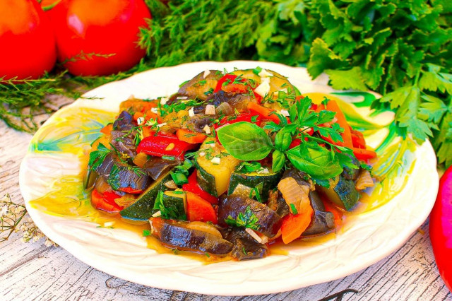 Соте з кабачків і баклажанів з овочами на сковороді рецепт з фото покроково 