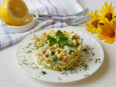 Салат с крабовыми палочками огурцом и яйцом