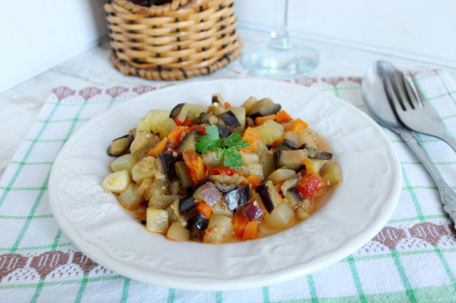 Рагу з баклажанів, болгарського перцю, томатів і кабачків рецепт з фото покроково і відео 