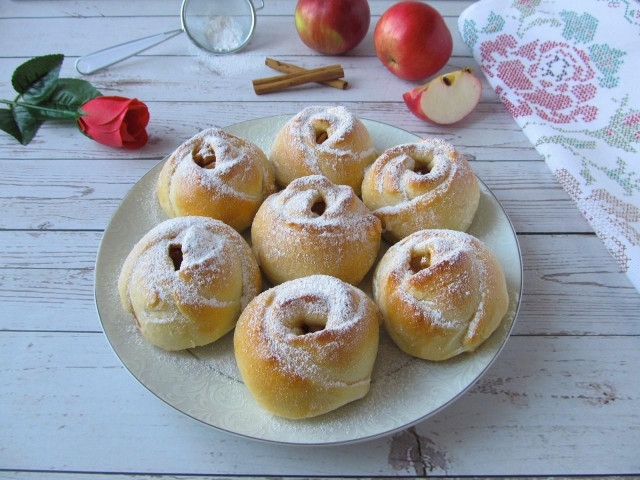 Булочки-трояндочки з яблуками з дріжджового тіста рецепт з фото покроково 