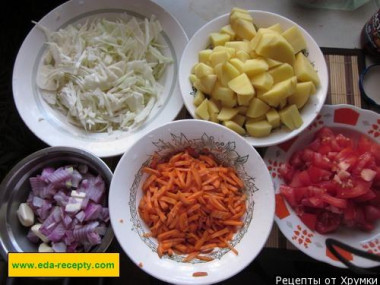 Овощное рагу с кабачками, капустой, помидорами и морковью
