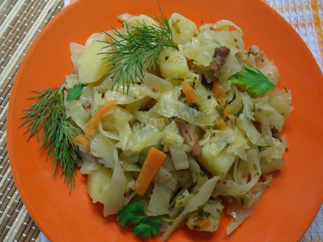 Тушкована капуста з картоплею в Казані рецепт з фото 