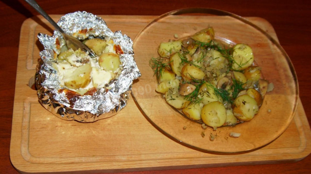 Картопля з печерицями та цибулею в духовці рецепт з фото покроково і відео 