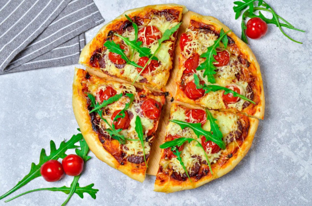 Піца з сиром і помідорами і 15 схожих рецептів: відео, фото, калорійність, відгуки 