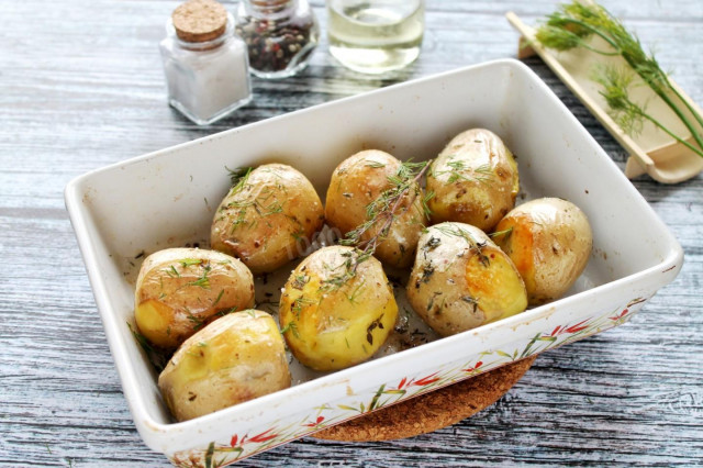 Запечена молода картопля в духовці цілком рецепт з фото покроково і відео 