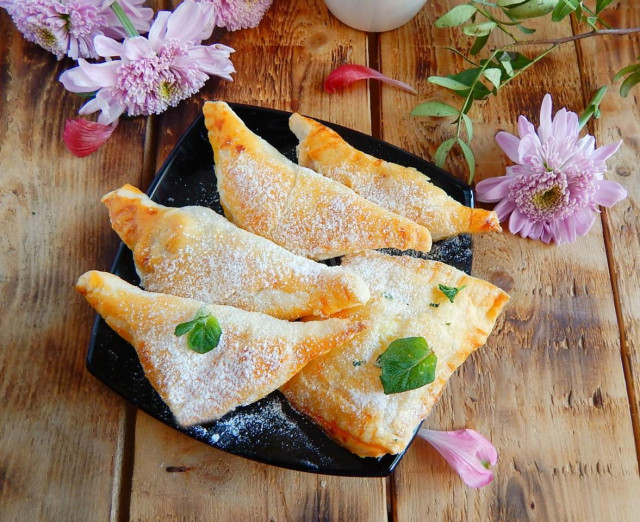 Пиріжки з листкового тіста в духовці рецепт з фото покроково і відео 