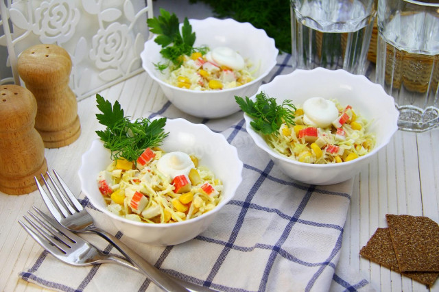 Салат крабові палички з капустою кукурудзою і яйцем рецепт з фото покроково і відео 