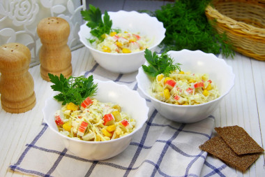 Салат крабовые палочки с капустой кукурузой и яйцом