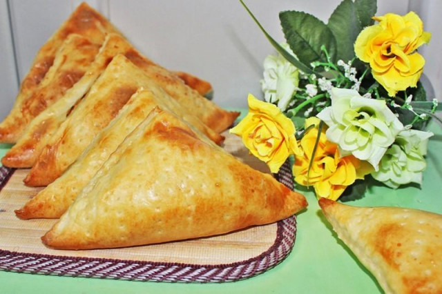 Хачапурі з листкового тіста з сиром в духовці рецепт з фото покроково 